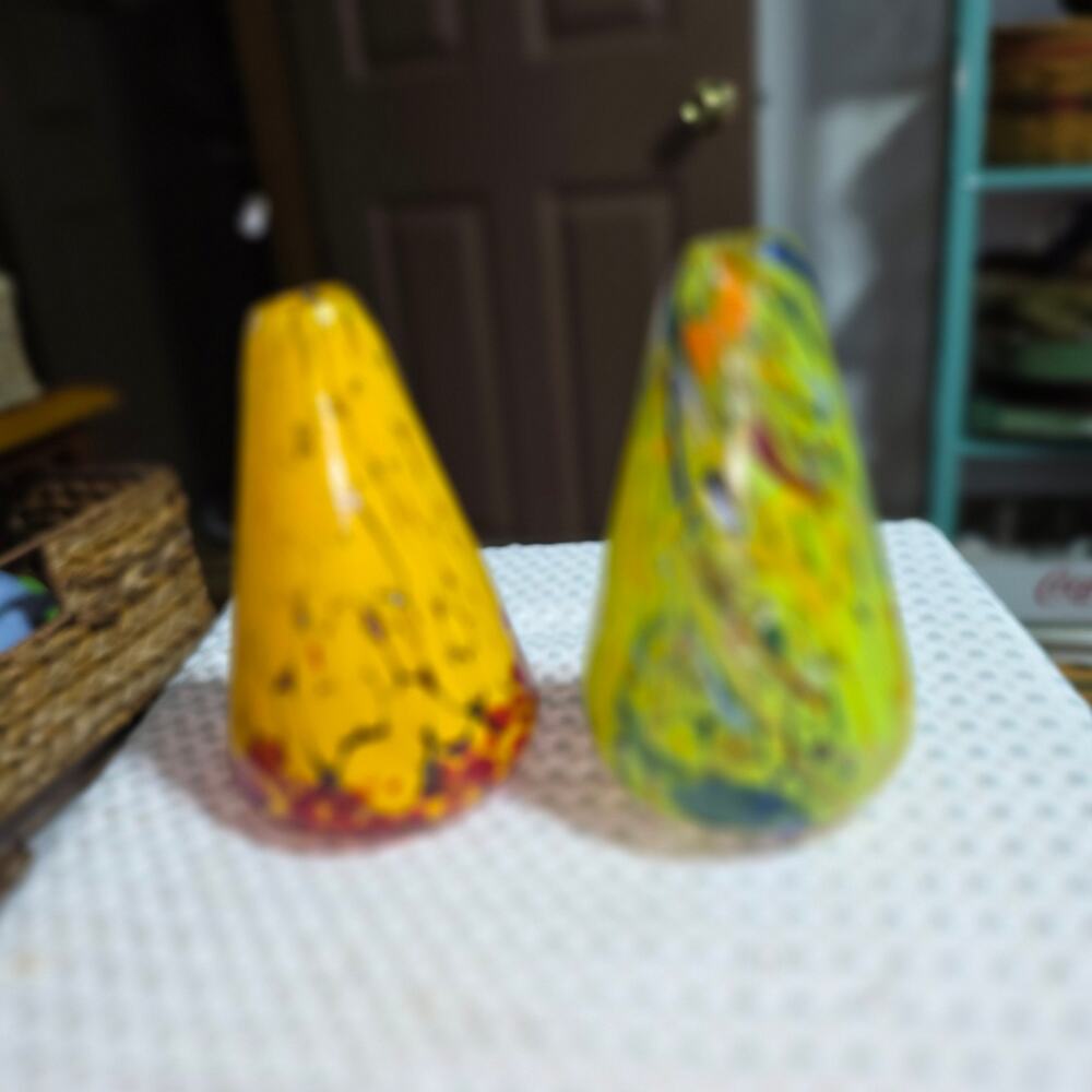 MCM VINTAGE SET OF 2 ART GLASS BUD VASES